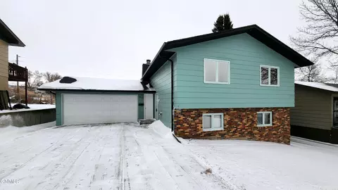 2900 C Ave E, Bismarck, ND 58501