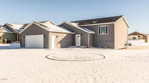 3085 Finley St, Lincoln, ND 58504