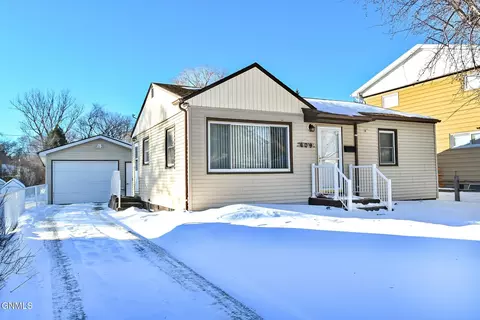 609 22nd St NW, Minot, ND 58703