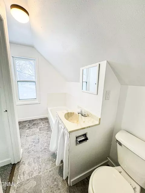 Bath - 614 3rd Ave W, Williston, ND 58801 photo 10 of 12