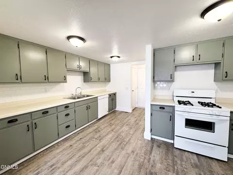 Kitchen - 614 3rd Ave W, Williston, ND 58801 photo 4 of 5
