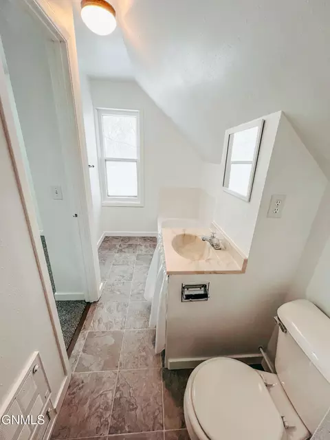 Bath - 614 3rd Ave W, Williston, ND 58801 photo 5 of 12