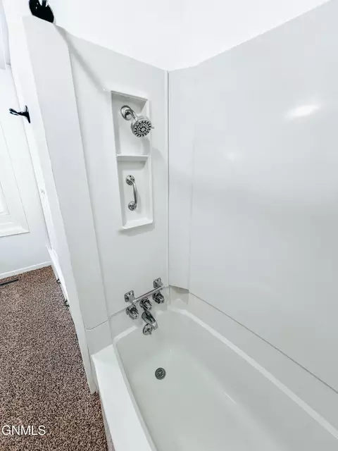 Bath - 614 3rd Ave W, Williston, ND 58801 photo 1 of 12