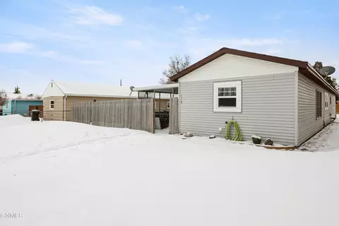 1115 11th St W, Williston, ND 58801
