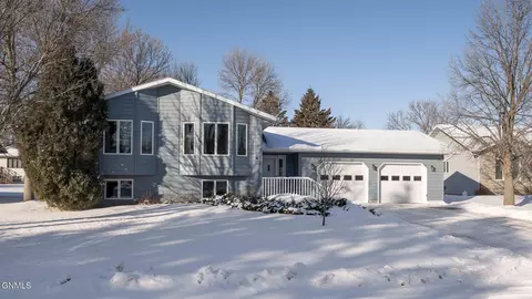 311 5th Ave NW, Hazen, ND 58545