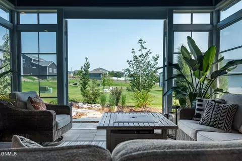 4817 Cornice Loop, Bismarck, ND 58503