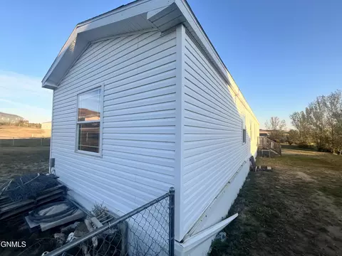 313 Richards Ave W, Alexander, ND 58831 photo 8