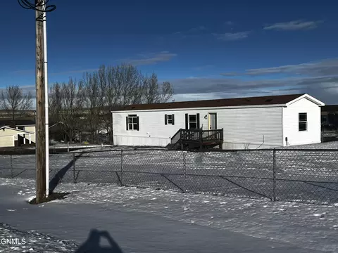 313 Richards Ave W, Alexander, ND 58831