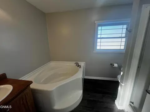 313 Richards Ave W, Alexander, ND 58831 photo 5