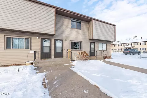 316 Willow Ln, Bismarck, ND 58504