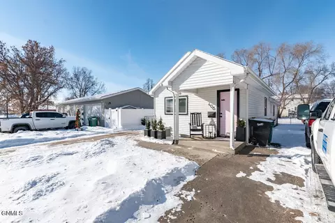 408 N 20th St, Bismarck, ND 58501 photo 2