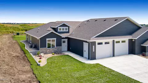 2104 Prairie Hawk Dr, Bismarck, ND 58503