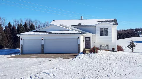 7145 Discovery Dr, Bismarck, ND 58503