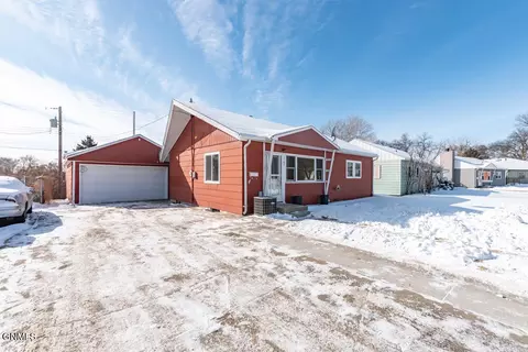 1163 W Avenue B W, Bismarck, ND 58501