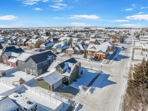 2114 18th Ave W, Williston, ND 58801 photo 3