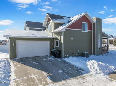2114 18th Ave W, Williston, ND 58801 photo 4