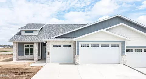 4203 Ivory Ln, Bismarck, ND 58503