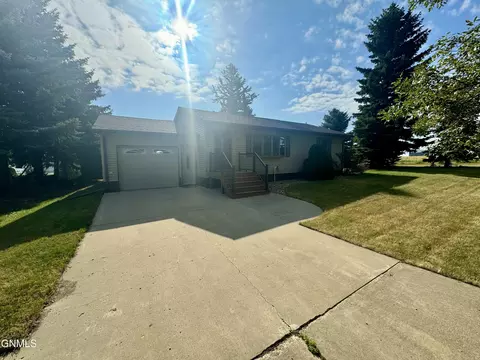 317 4th St S, New Salem, ND 58563