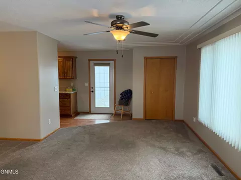2919 Colorado Dr E, Bismarck, ND 58503 photo 5