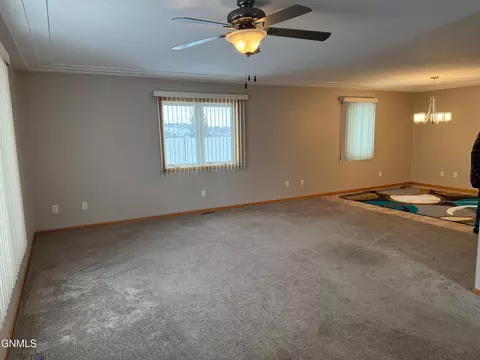 2919 Colorado Dr E, Bismarck, ND 58503 photo 3