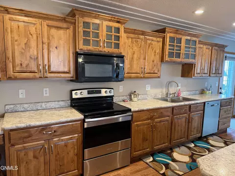 2919 Colorado Dr E, Bismarck, ND 58503 photo 8