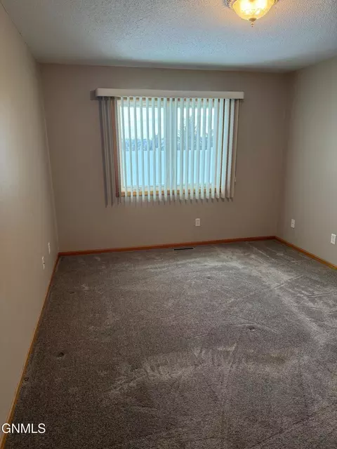 2919 Colorado Dr E, Bismarck, ND 58503 photo 20