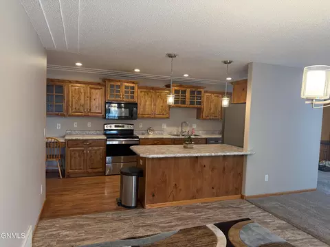 2919 Colorado Dr E, Bismarck, ND 58503 photo 6