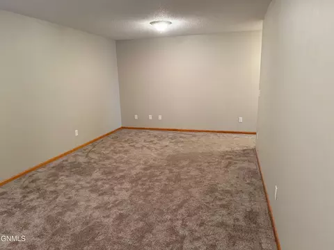 2919 Colorado Dr E, Bismarck, ND 58503 photo 33
