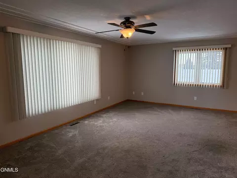 2919 Colorado Dr E, Bismarck, ND 58503 photo 2