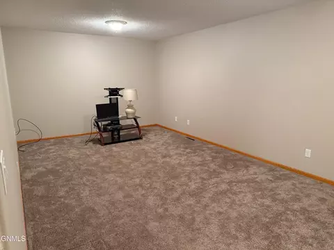 2919 Colorado Dr E, Bismarck, ND 58503 photo 32