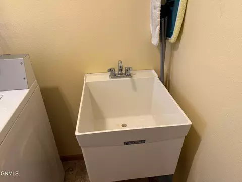 2919 Colorado Dr E, Bismarck, ND 58503 photo 24
