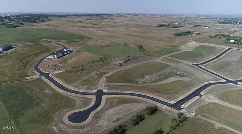 3704 Sweet Clover Ave NW, Mandan, ND 58554