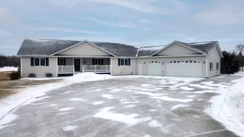 8244 Burr Oak Loop, Bismarck, ND 58501