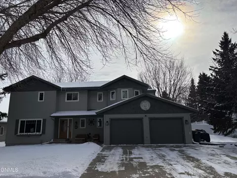 607 Aspen Ave, Bismarck, ND 58503