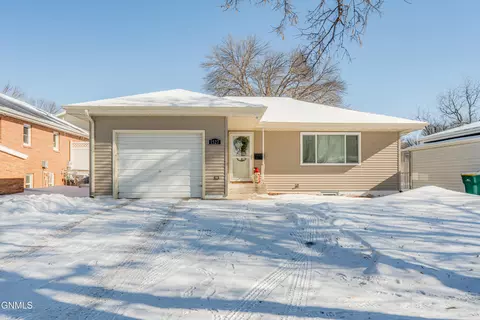 1527 N 13th St, Bismarck, ND 58501