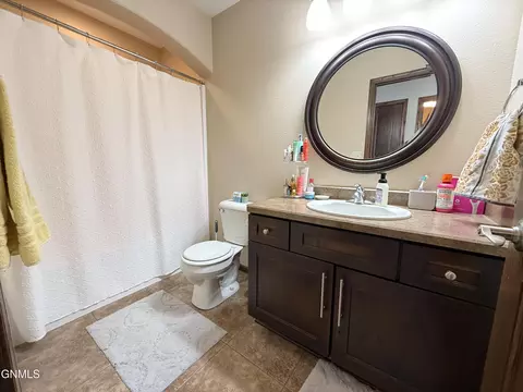 Bath - 1714 Calgary Loop, Bismarck, ND 58503 photo 2 of 3