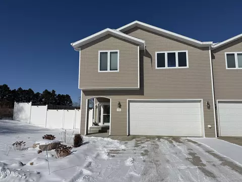 1714 Calgary Loop, Bismarck, ND 58503