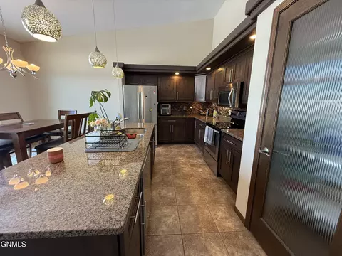 Kitchen - 1714 Calgary Loop, Bismarck, ND 58503 photo 4 of 5