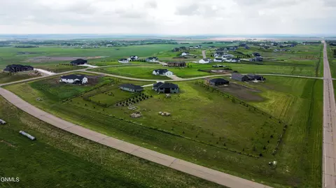 6625 Country Ridge Rd, Bismarck, ND 58503