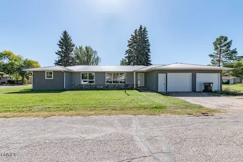 305 3rd St SW, Steele, ND 58482
