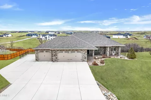 14119 Trail Boss Way, Bismarck, ND 58503