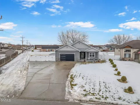 1620 Creekside Dr W, Williston, ND 58801 photo 4