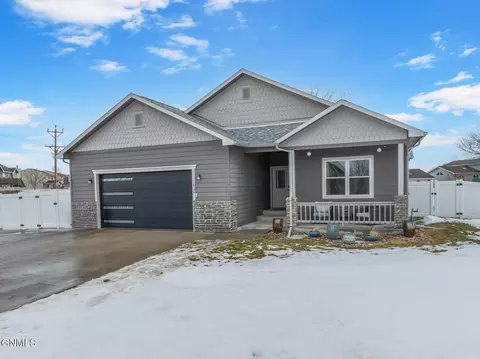 1620 Creekside Dr W, Williston, ND 58801 photo 3