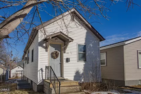 406 12 7th Ave NW, Mandan, ND 58554