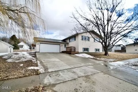 1831 23rd St, Bismarck, ND 58501