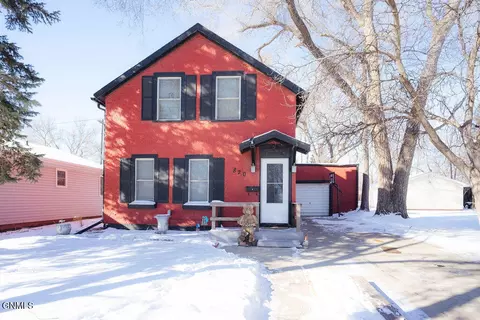 820 2nd Ave SW, Jamestown, ND 58401