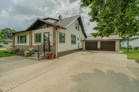 403 1st Ave SW, Steele, ND 58482