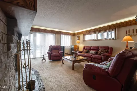 Living - 1715 Divide Ave, Bismarck, ND 58501 photo 5 of 5
