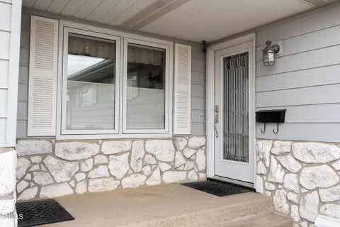 Exterior - 1715 Divide Ave, Bismarck, ND 58501 photo 2 of 6