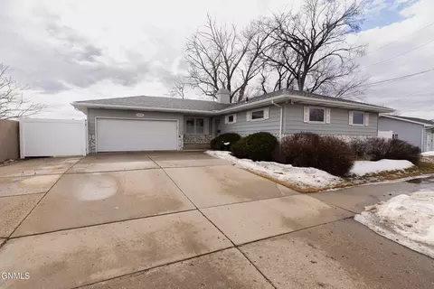 1715 Divide Ave, Bismarck, ND 58501